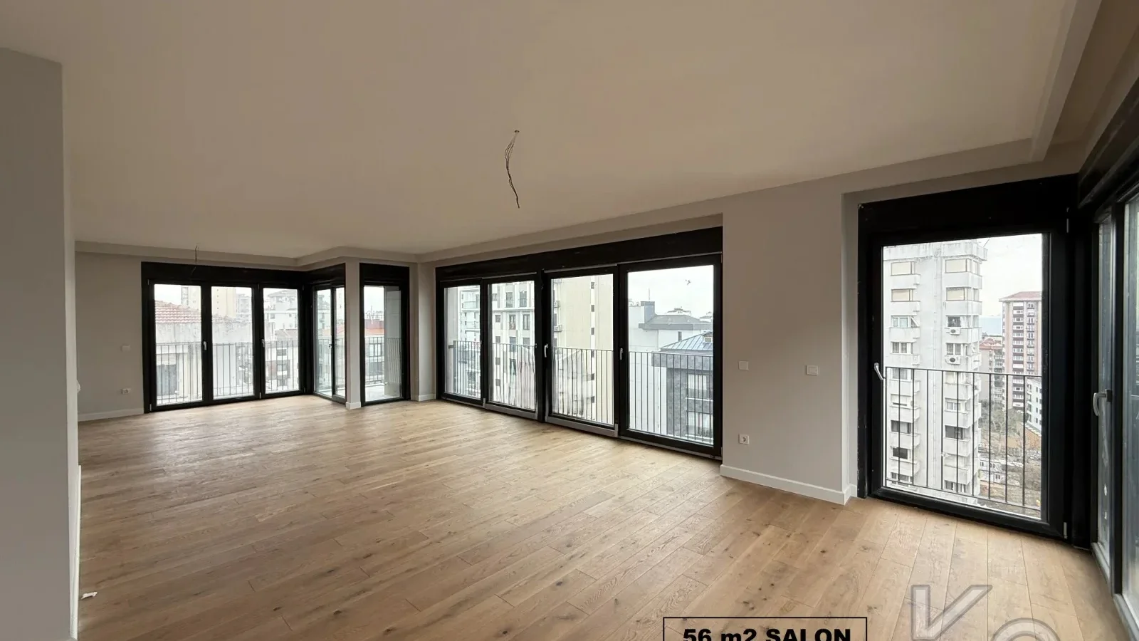 Laci̇vertcadde Şaşkınbakkal Güvenlikli Katta Tek 56m² Salonlu 160m² Net 4,5+1