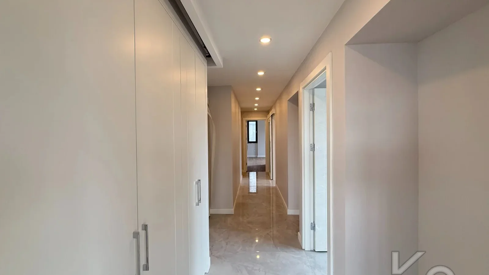 Laci̇vertcadde Şaşkınbakkal Güvenlikli Katta Tek 56m² Salonlu 160m² Net 4,5+1