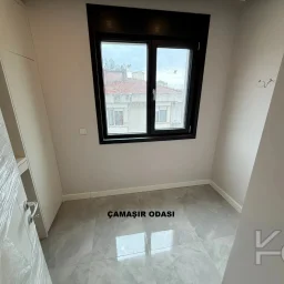 Laci̇vertcadde Şaşkınbakkal Güvenlikli Katta Tek 56m² Salonlu 160m² Net 4,5+1