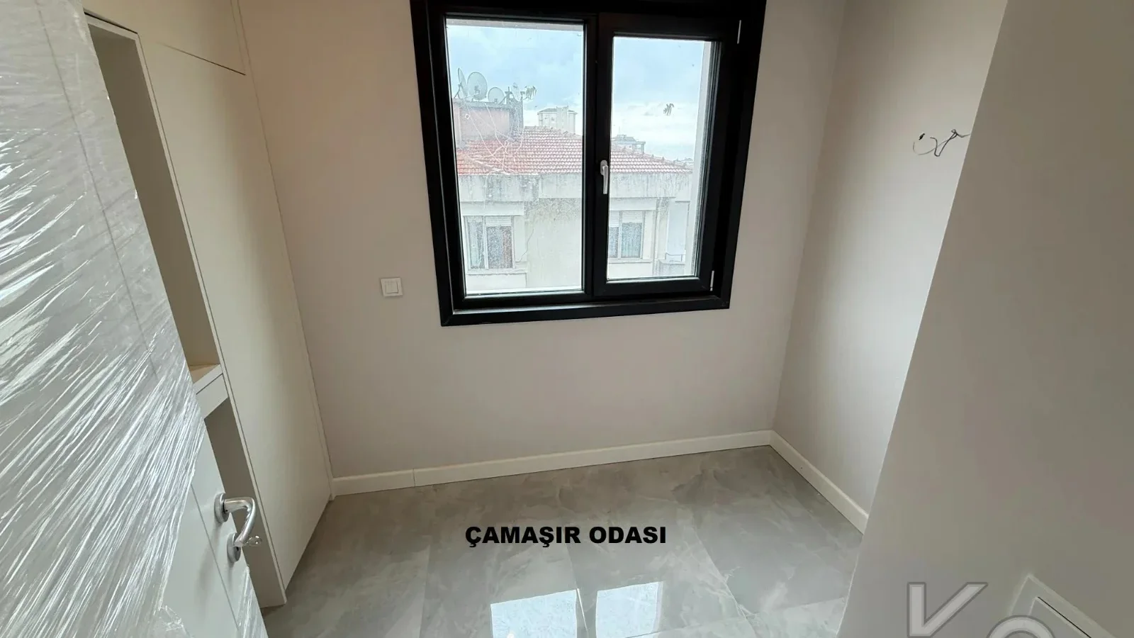 Laci̇vertcadde Şaşkınbakkal Güvenlikli Katta Tek 56m² Salonlu 160m² Net 4,5+1