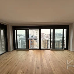 Laci̇vertcadde Şaşkınbakkal Güvenlikli Katta Tek 56m² Salonlu 160m² Net 4,5+1
