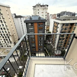 Laci̇vertcadde Şaşkınbakkal Güvenlikli Katta Tek 56m² Salonlu 160m² Net 4,5+1
