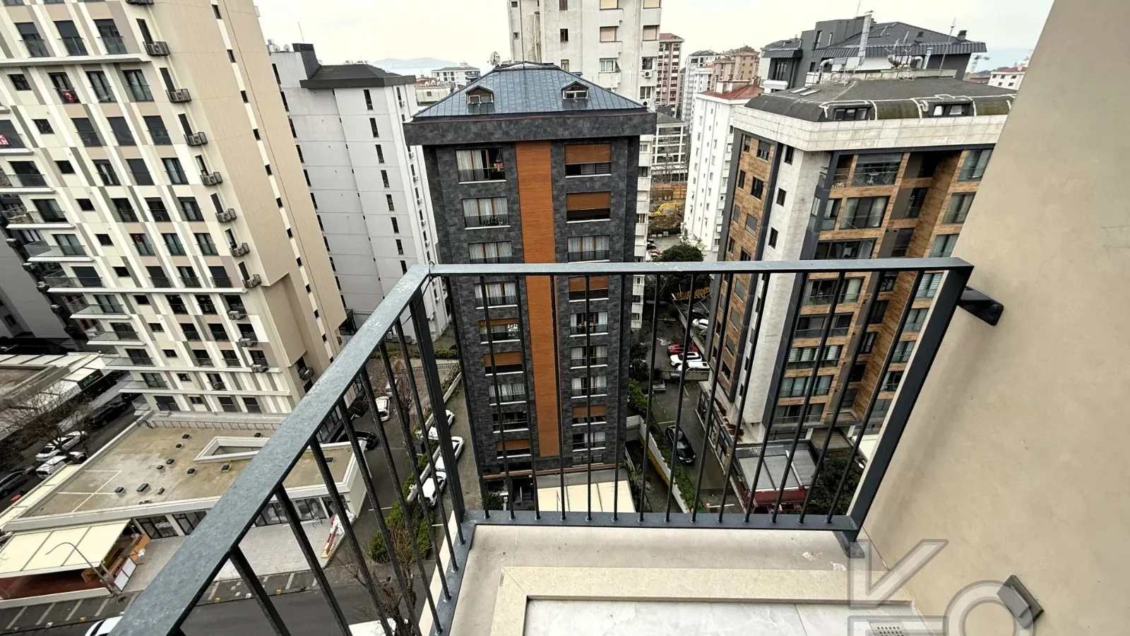 Laci̇vertcadde Şaşkınbakkal Güvenlikli Katta Tek 56m² Salonlu 160m² Net 4,5+1