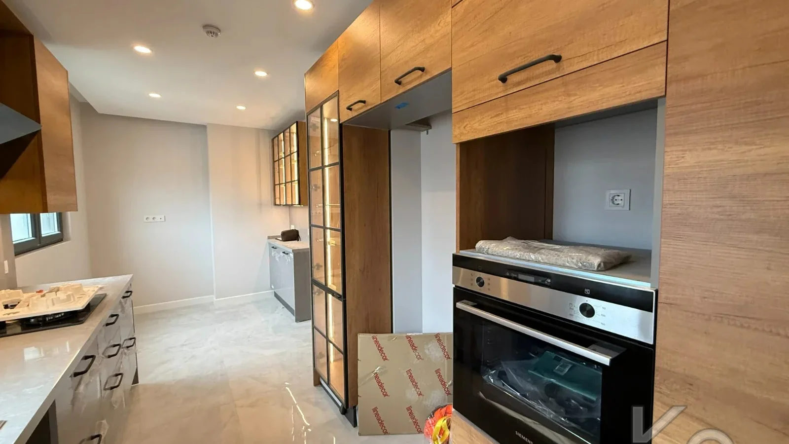 Laci̇vertcadde Şaşkınbakkal Güvenlikli Katta Tek 56m² Salonlu 160m² Net 4,5+1
