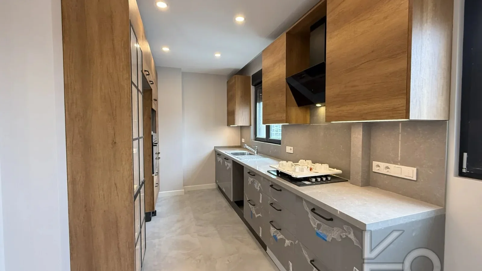 Laci̇vertcadde Şaşkınbakkal Güvenlikli Katta Tek 56m² Salonlu 160m² Net 4,5+1