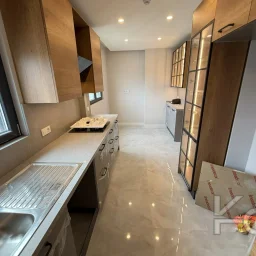 Laci̇vertcadde Şaşkınbakkal Güvenlikli Katta Tek 56m² Salonlu 160m² Net 4,5+1