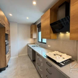 Laci̇vertcadde Şaşkınbakkal Güvenlikli Katta Tek 56m² Salonlu 160m² Net 4,5+1