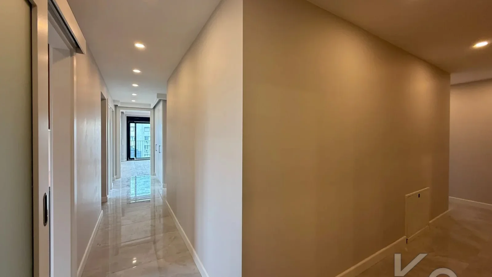 Laci̇vertcadde Şaşkınbakkal Güvenlikli Katta Tek 56m² Salonlu 160m² Net 4,5+1