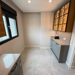 Laci̇vertcadde Şaşkınbakkal Güvenlikli Katta Tek 56m² Salonlu 160m² Net 4,5+1
