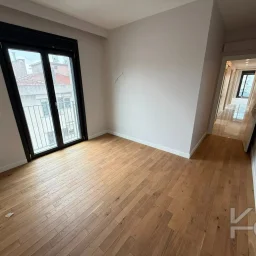 Laci̇vertcadde Şaşkınbakkal Güvenlikli Katta Tek 56m² Salonlu 160m² Net 4,5+1