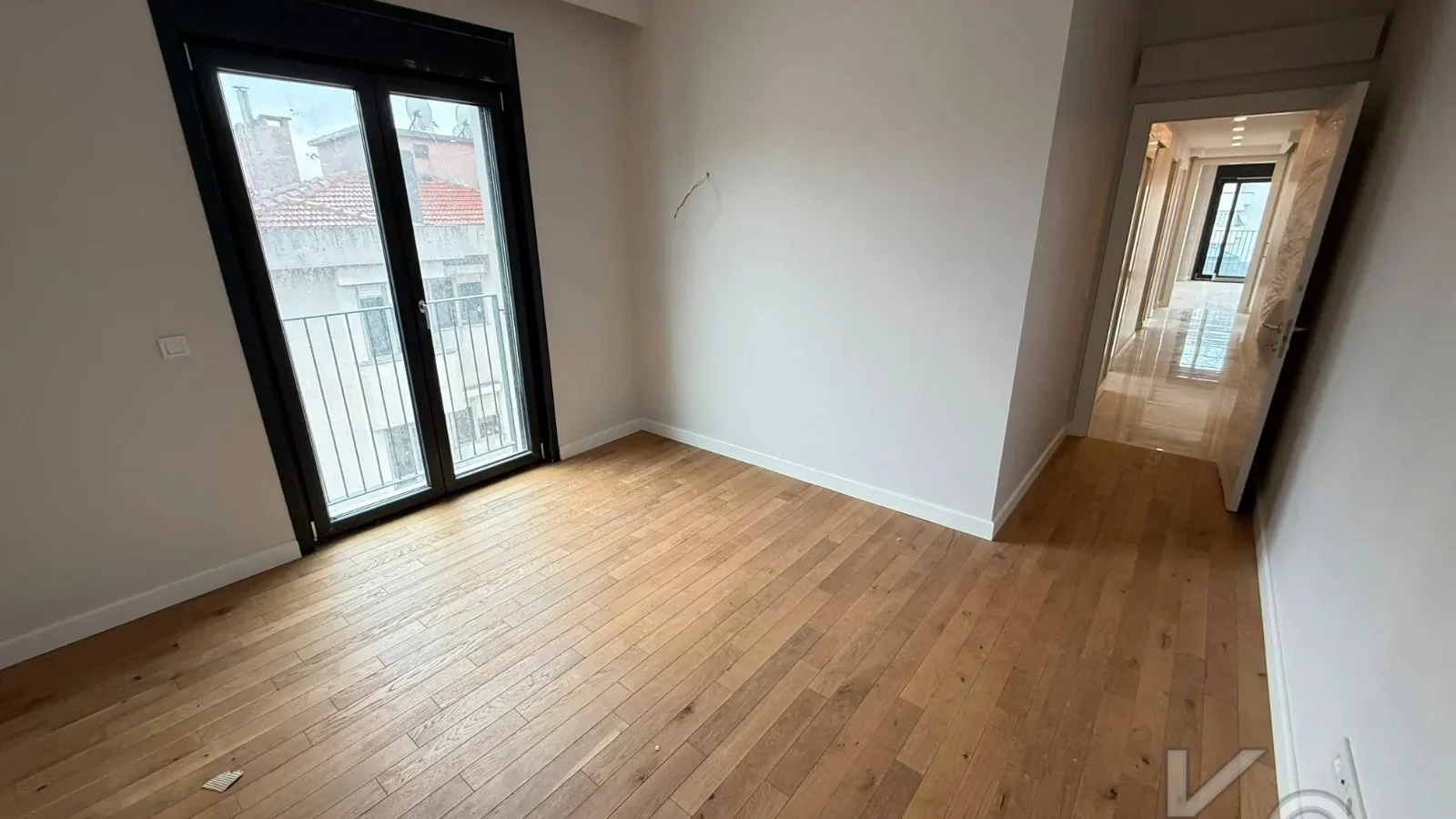 Laci̇vertcadde Şaşkınbakkal Güvenlikli Katta Tek 56m² Salonlu 160m² Net 4,5+1