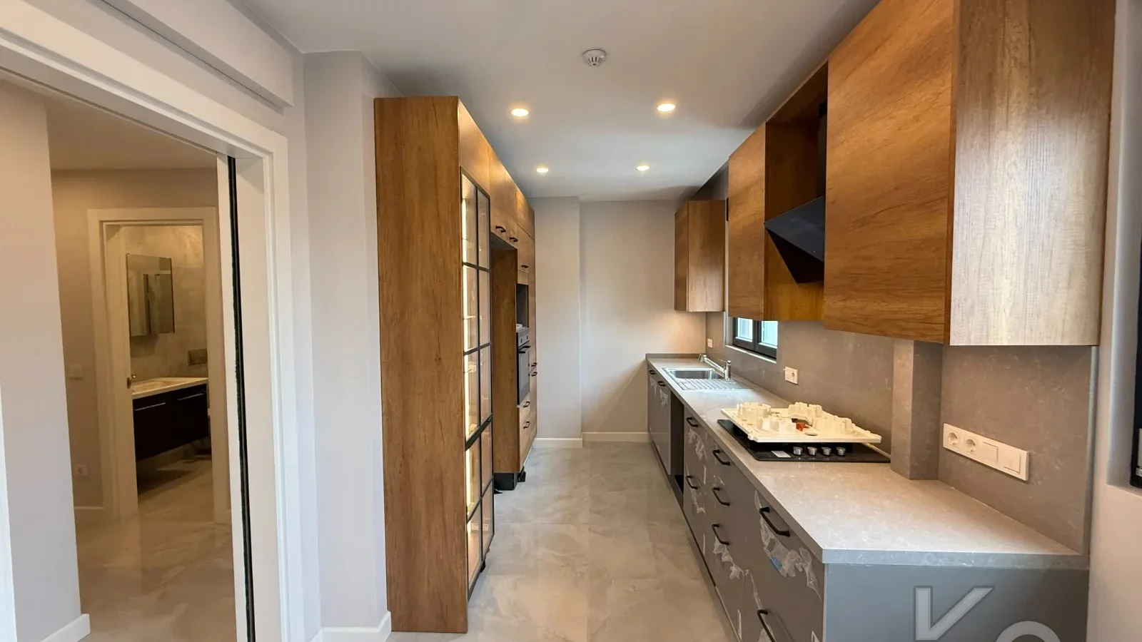 Laci̇vertcadde Şaşkınbakkal Güvenlikli Katta Tek 56m² Salonlu 160m² Net 4,5+1