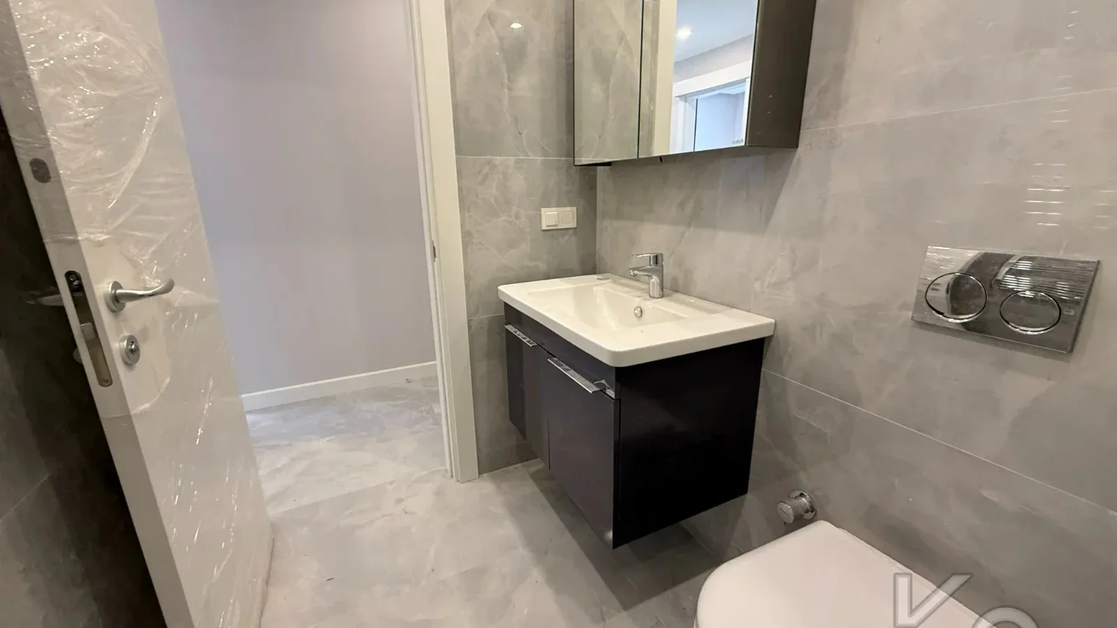 Laci̇vertcadde Şaşkınbakkal Güvenlikli Katta Tek 56m² Salonlu 160m² Net 4,5+1