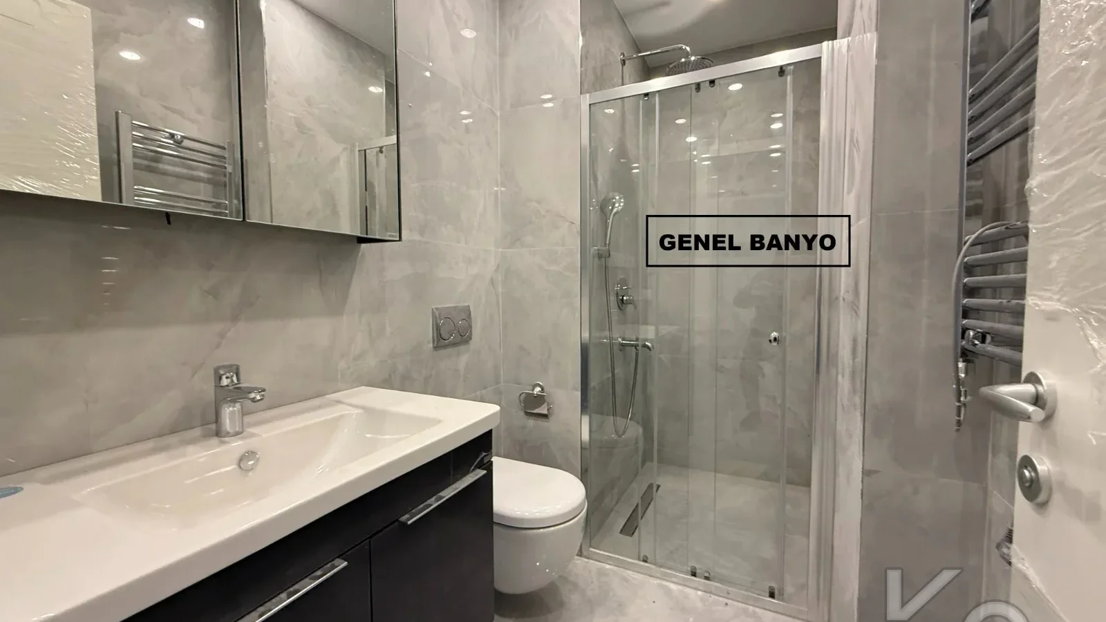 Laci̇vertcadde Şaşkınbakkal Güvenlikli Katta Tek 56m² Salonlu 160m² Net 4,5+1