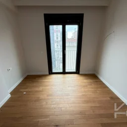 Laci̇vertcadde Şaşkınbakkal Güvenlikli Katta Tek 56m² Salonlu 160m² Net 4,5+1