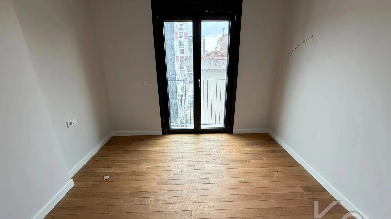 Laci̇vertcadde Şaşkınbakkal Güvenlikli Katta Tek 56m² Salonlu 160m² Net 4,5+1