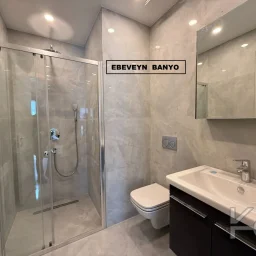 Laci̇vertcadde Şaşkınbakkal Güvenlikli Katta Tek 56m² Salonlu 160m² Net 4,5+1