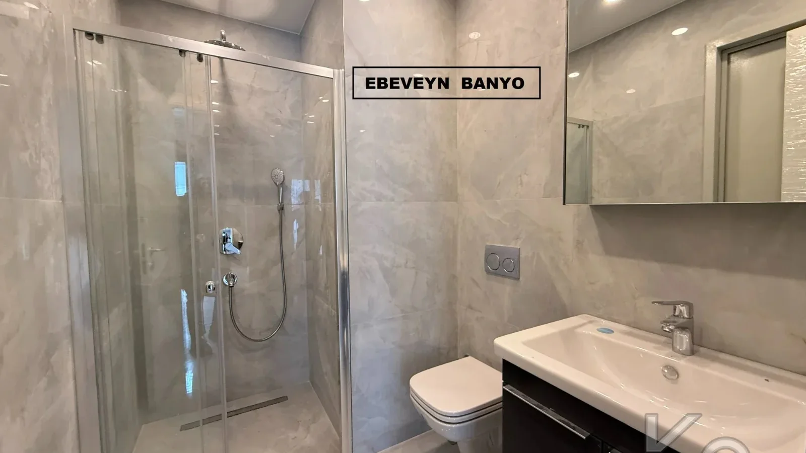 Laci̇vertcadde Şaşkınbakkal Güvenlikli Katta Tek 56m² Salonlu 160m² Net 4,5+1