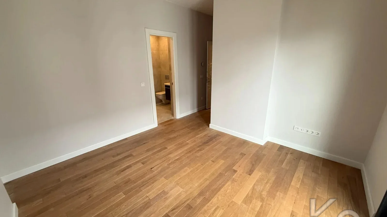 Laci̇vertcadde Şaşkınbakkal Güvenlikli Katta Tek 56m² Salonlu 160m² Net 4,5+1