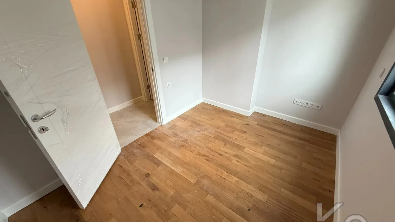 Laci̇vertcadde Şaşkınbakkal Güvenlikli Katta Tek 56m² Salonlu 160m² Net 4,5+1