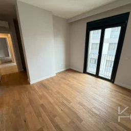 Laci̇vertcadde Şaşkınbakkal Güvenlikli Katta Tek 56m² Salonlu 160m² Net 4,5+1