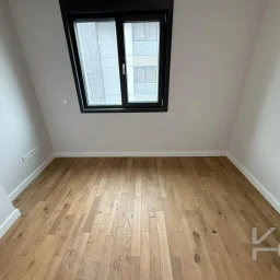 Laci̇vertcadde Şaşkınbakkal Güvenlikli Katta Tek 56m² Salonlu 160m² Net 4,5+1