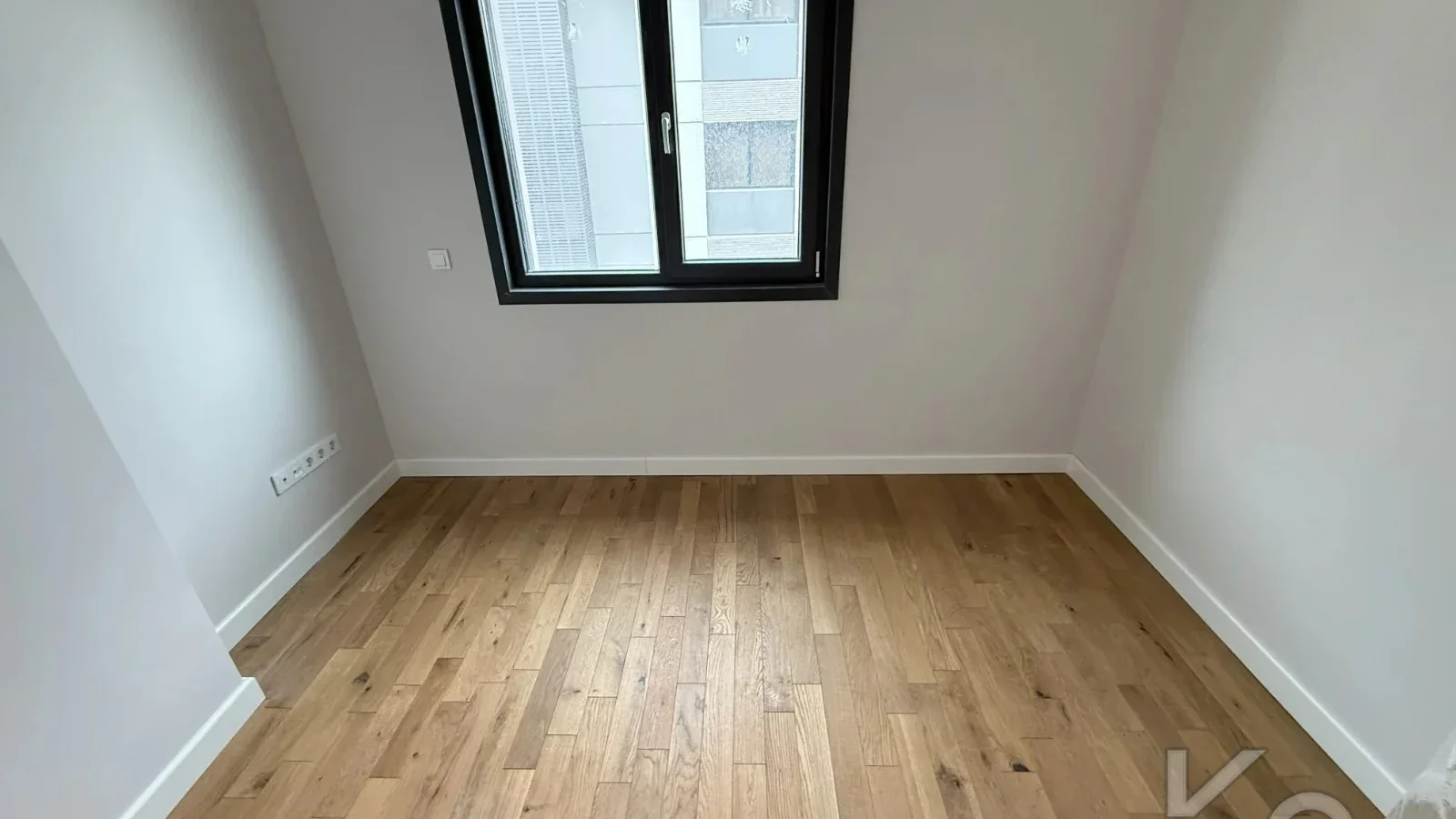 Laci̇vertcadde Şaşkınbakkal Güvenlikli Katta Tek 56m² Salonlu 160m² Net 4,5+1