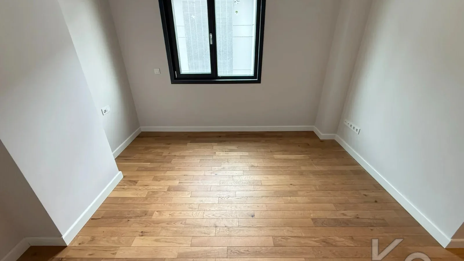 Laci̇vertcadde Şaşkınbakkal Güvenlikli Katta Tek 56m² Salonlu 160m² Net 4,5+1