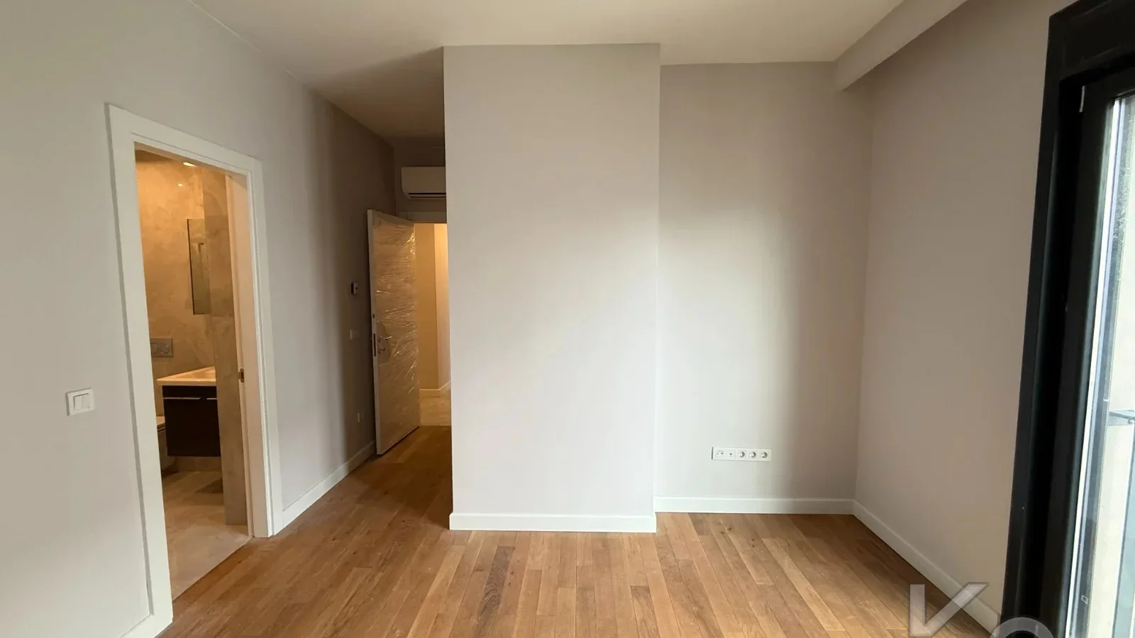 Laci̇vertcadde Şaşkınbakkal Güvenlikli Katta Tek 56m² Salonlu 160m² Net 4,5+1