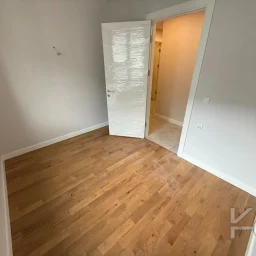 Laci̇vertcadde Şaşkınbakkal Güvenlikli Katta Tek 56m² Salonlu 160m² Net 4,5+1