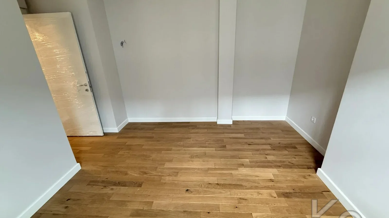Laci̇vertcadde Şaşkınbakkal Güvenlikli Katta Tek 56m² Salonlu 160m² Net 4,5+1