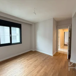 Laci̇vertcadde Şaşkınbakkal Güvenlikli Katta Tek 56m² Salonlu 160m² Net 4,5+1