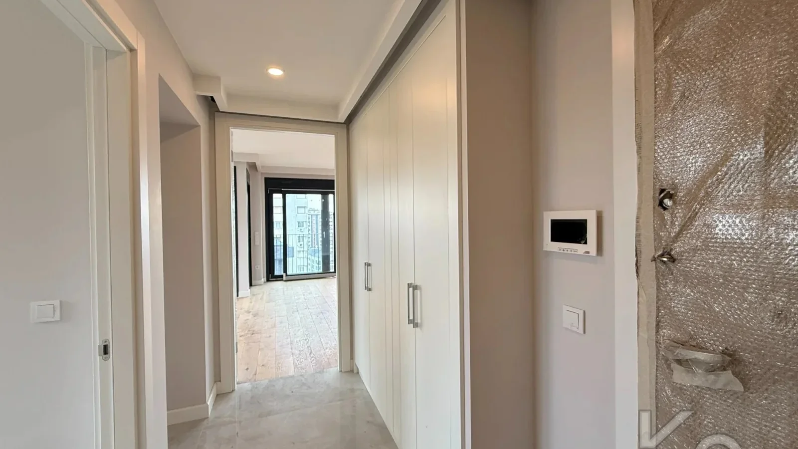 Laci̇vertcadde Şaşkınbakkal Güvenlikli Katta Tek 56m² Salonlu 160m² Net 4,5+1