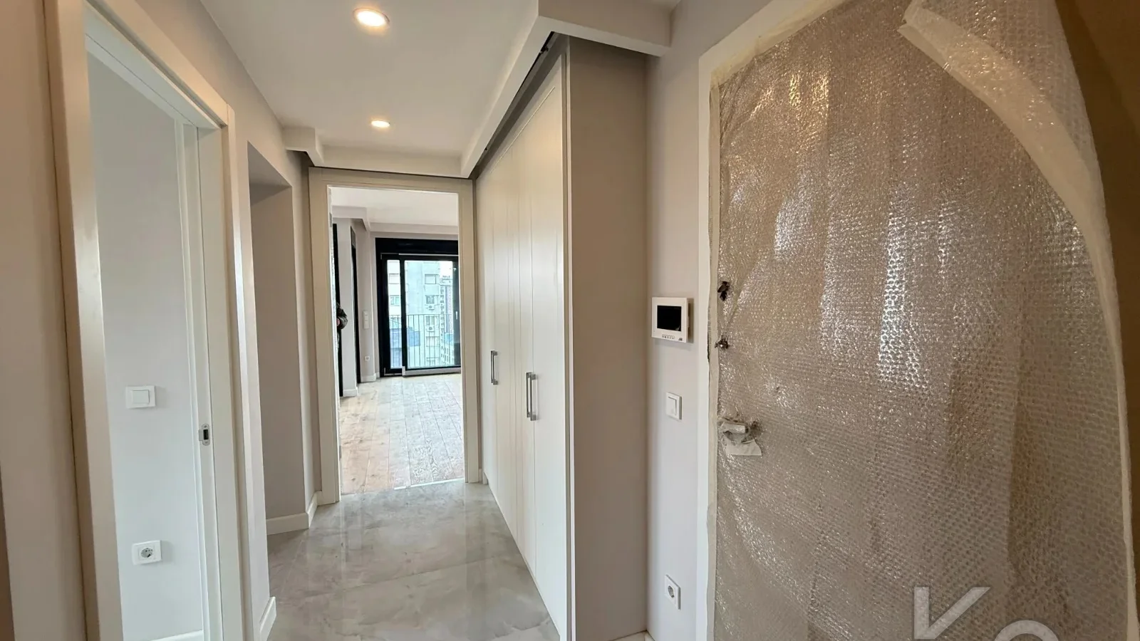 Laci̇vertcadde Şaşkınbakkal Güvenlikli Katta Tek 56m² Salonlu 160m² Net 4,5+1