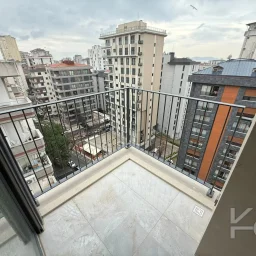 Laci̇vertcadde Şaşkınbakkal Güvenlikli Katta Tek 56m² Salonlu 160m² Net 4,5+1