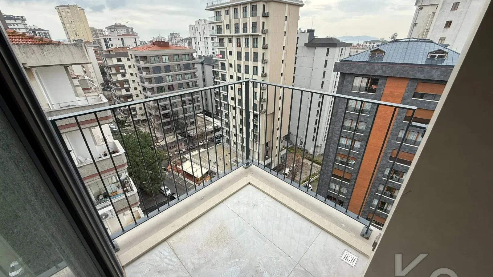 Laci̇vertcadde Şaşkınbakkal Güvenlikli Katta Tek 56m² Salonlu 160m² Net 4,5+1