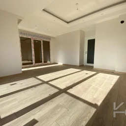 Laci̇vert Cadde Göztepe Özgürlük Parkina Yakin 2024 Yapimi Ebeveynli̇ Balkonlu 90m² Net 3+1