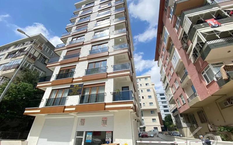Laci̇vert Cadde Göztepe Özgürlük Parkina Yakin 2024 Yapimi Ebeveynli̇ Balkonlu 90m² Net 3+1