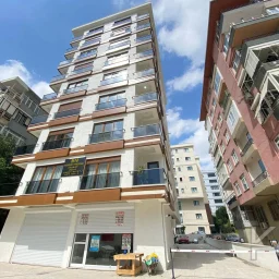 Laci̇vert Cadde Göztepe Özgürlük Parkina Yakin 2024 Yapimi Ebeveynli̇ Balkonlu 90m² Net 3+1
