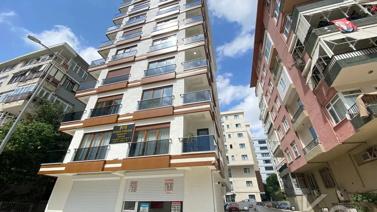 Laci̇vert Cadde Göztepe Özgürlük Parkina Yakin 2024 Yapimi Ebeveynli̇ Balkonlu 90m² Net 3+1
