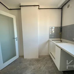 Laci̇vert Cadde Göztepe Özgürlük Parkina Yakin 2024 Yapimi Ebeveynli̇ Balkonlu 90m² Net 3+1