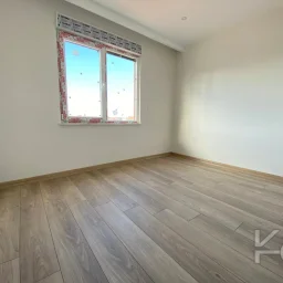 Laci̇vert Cadde Göztepe Özgürlük Parkina Yakin 2024 Yapimi Ebeveynli̇ Balkonlu 90m² Net 3+1