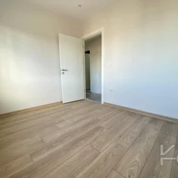 Laci̇vert Cadde Göztepe Özgürlük Parkina Yakin 2024 Yapimi Ebeveynli̇ Balkonlu 90m² Net 3+1
