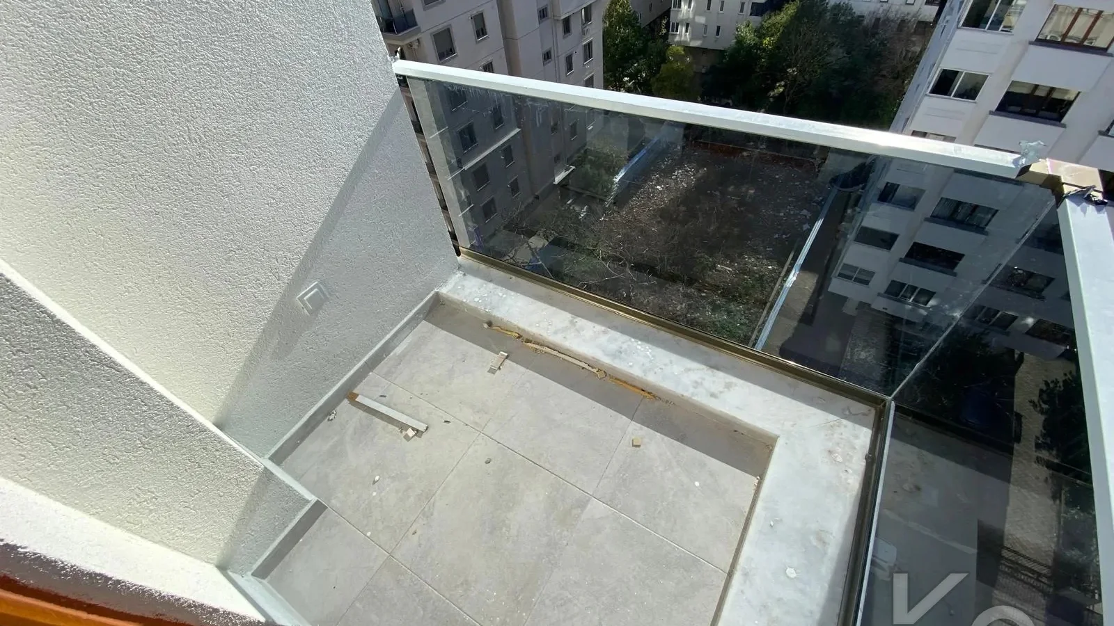 Laci̇vert Cadde Göztepe Özgürlük Parkina Yakin 2024 Yapimi Ebeveynli̇ Balkonlu 90m² Net 3+1