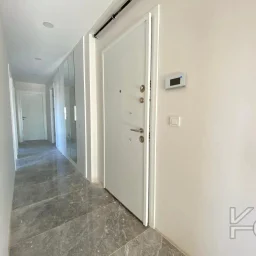 Laci̇vert Cadde Göztepe Özgürlük Parkina Yakin 2024 Yapimi Ebeveynli̇ Balkonlu 90m² Net 3+1