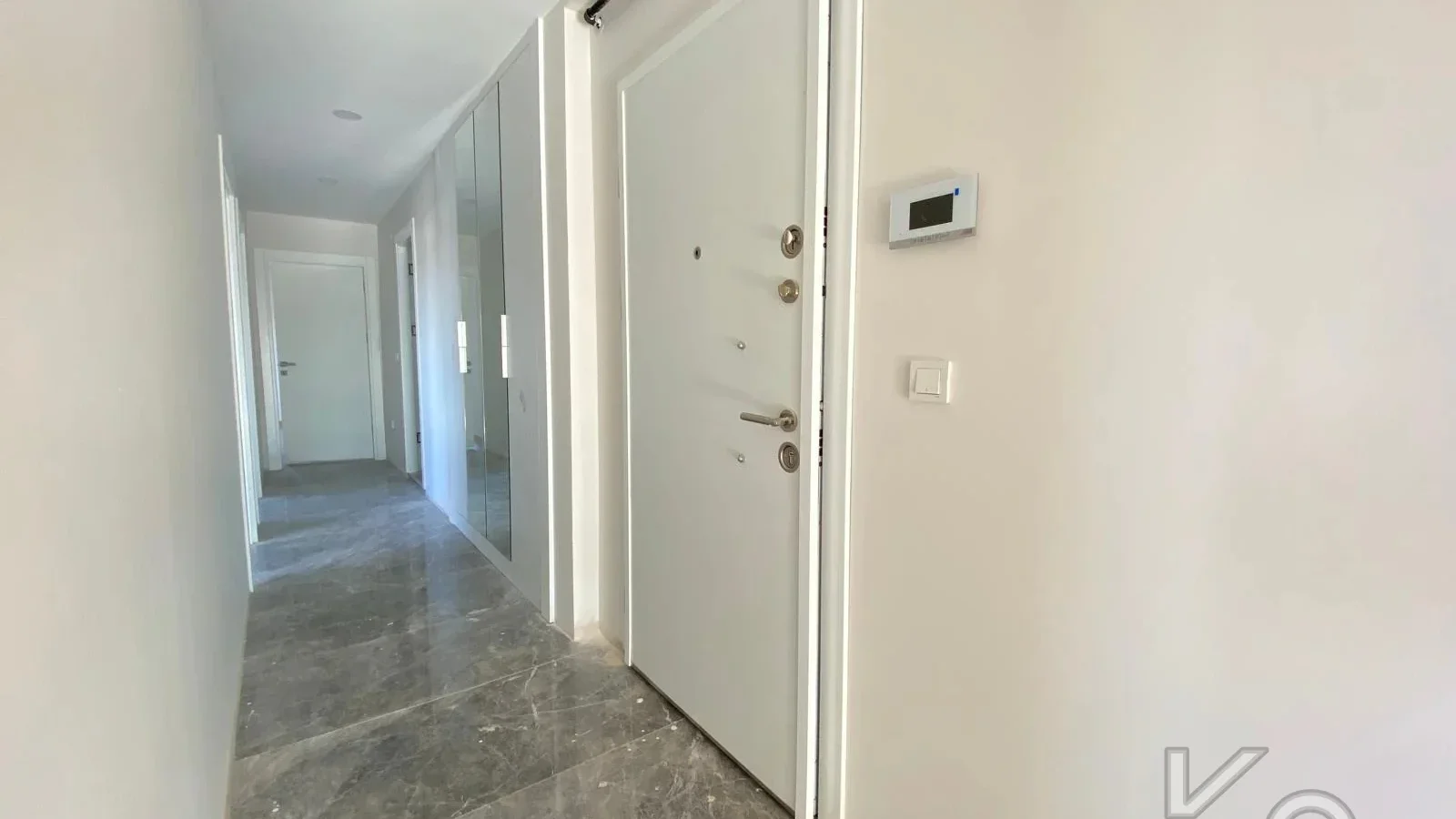 Laci̇vert Cadde Göztepe Özgürlük Parkina Yakin 2024 Yapimi Ebeveynli̇ Balkonlu 90m² Net 3+1