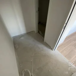 Laci̇vert Cadde Göztepe Özgürlük Parkina Yakin 2024 Yapimi Ebeveynli̇ Balkonlu 90m² Net 3+1