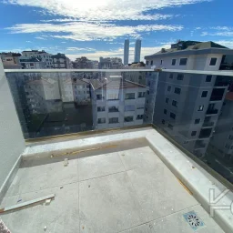 Laci̇vert Cadde Göztepe Özgürlük Parkina Yakin 2024 Yapimi Ebeveynli̇ Balkonlu 90m² Net 3+1