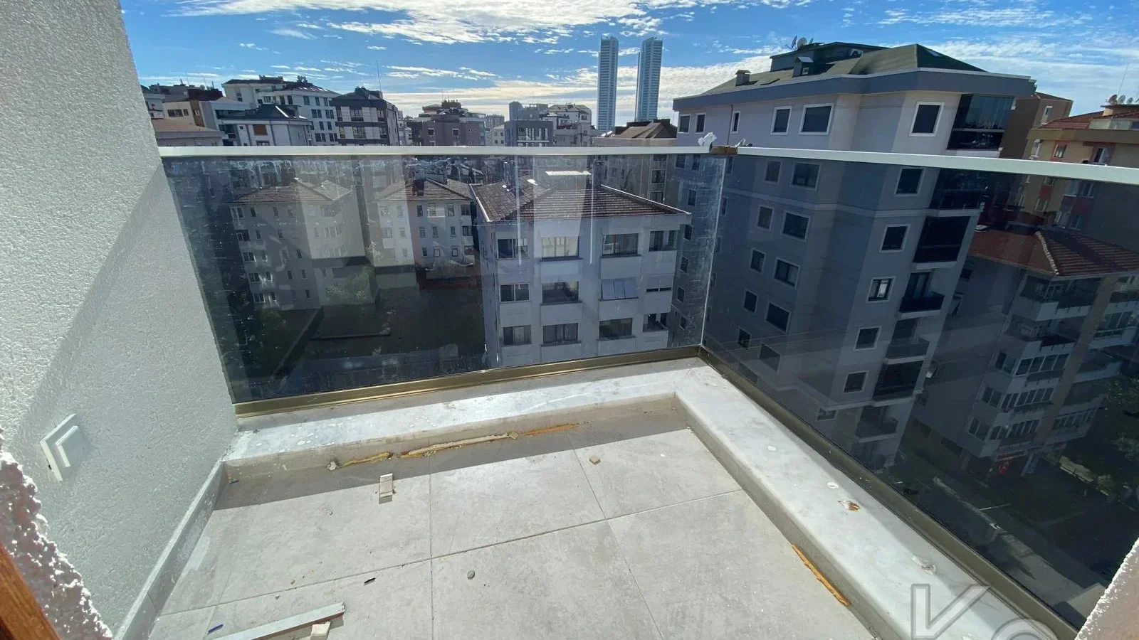 Laci̇vert Cadde Göztepe Özgürlük Parkina Yakin 2024 Yapimi Ebeveynli̇ Balkonlu 90m² Net 3+1
