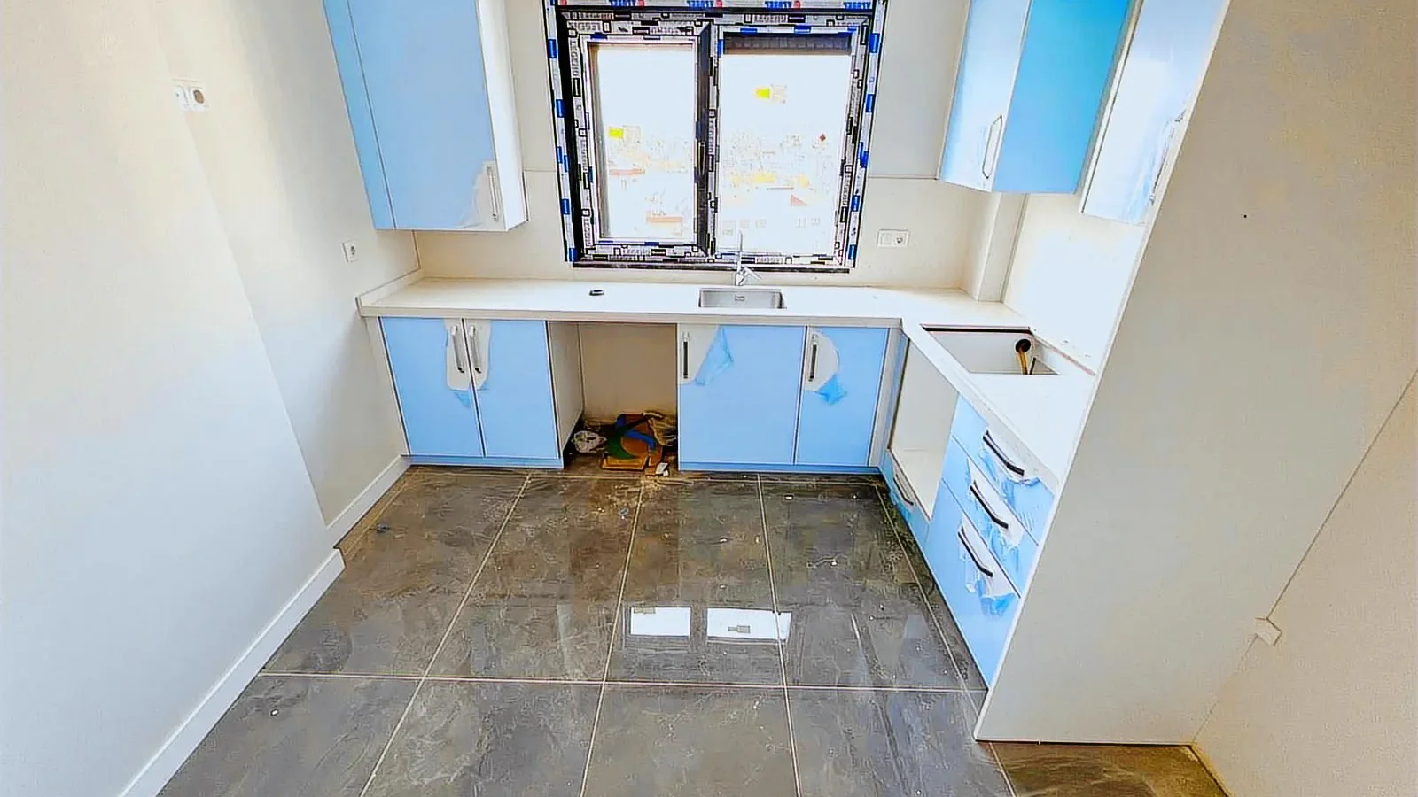 Taşınmaya Hazır-deniz Manzaralı, 34 M² Salon, Balkonlu 3+1 Daire